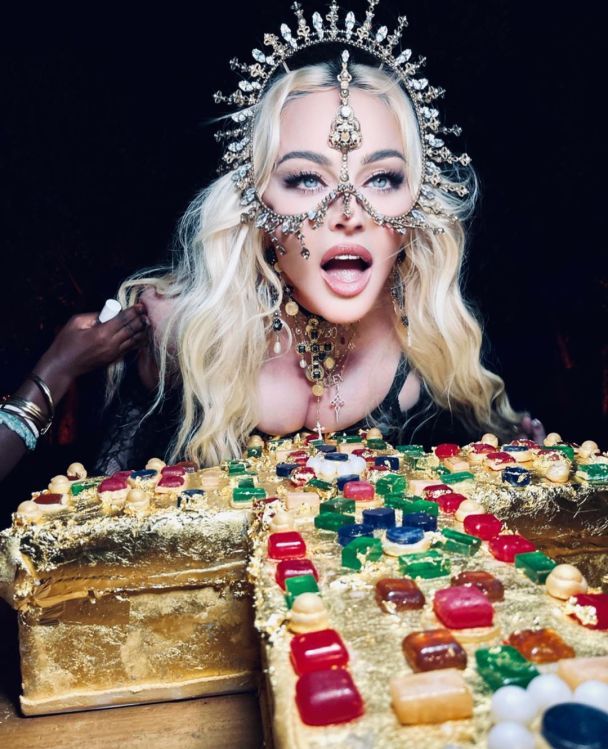 Праздничный торт Мадонны в виде креста / © instagram.com/madonna