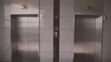 В Киеве оборвался лифт с медиками скорой помощи