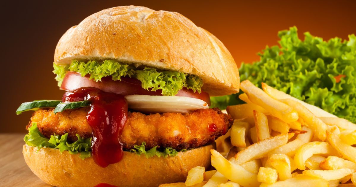 Ученые установили, какую опасность несет упаковка от фастфуда