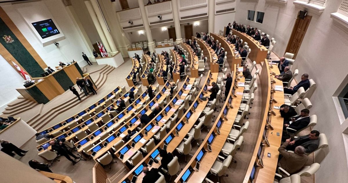 В Грузії проросійські депутати в першому читанні ухвалили закон про "іноагентів"