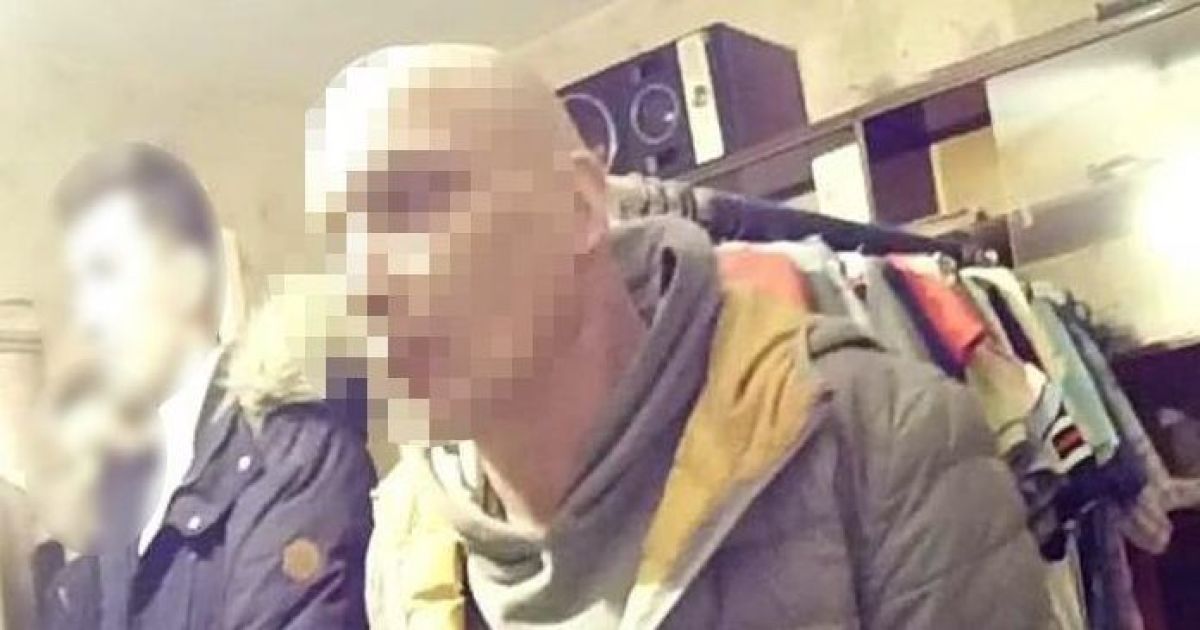 Показывал сцены зоофилии и склонял к сексу: в Киеве мужчина развращал 13-летних девочек