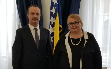 Посол України зустрівся з генпрокуроркою і очільницею МЗС Боснії через ікону, яку дарували Лаврову