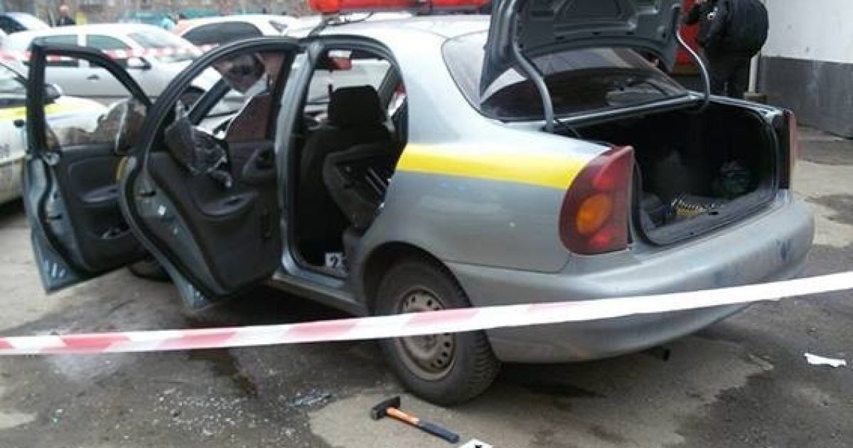 В Киеве четверо неизвестных напали на инкассаторскую машину