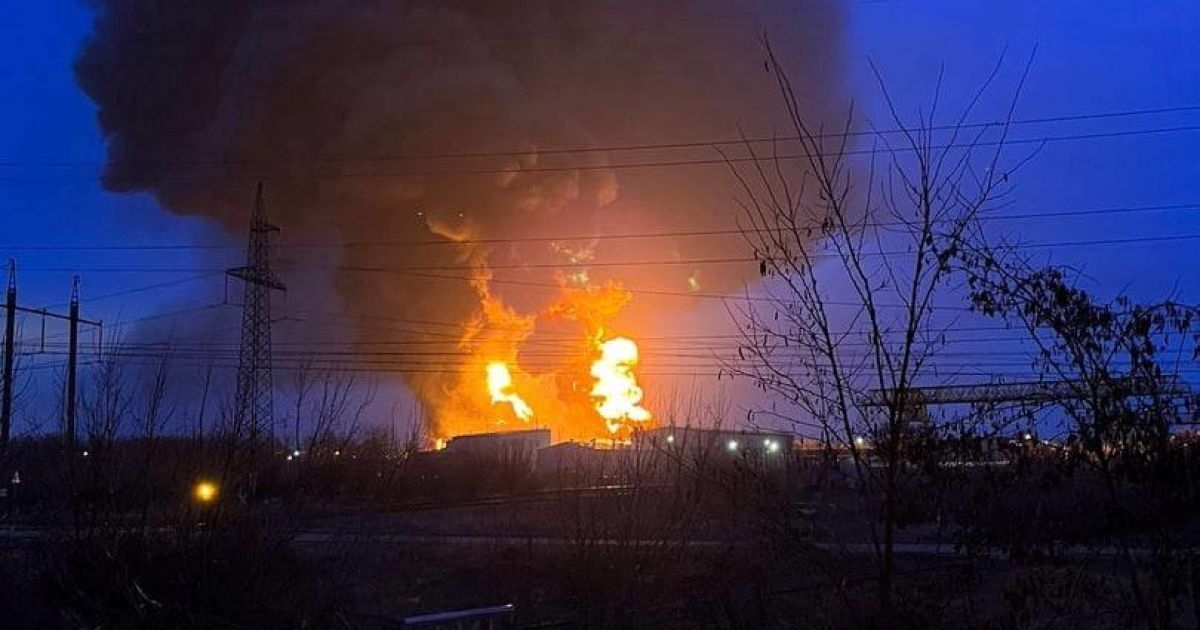 Пожар на нефтебазе Белгорода и оккупанты-мародеры на ЧАЭС: 5 главных новостей ночи