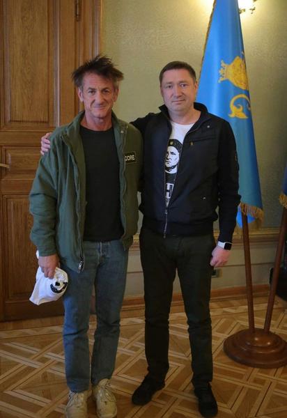 Шон Пенн допомагатиме українським переселенцям на Львівщині