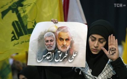 Тіло убитого Сулеймані прибуло в Тегеран. Труну обступили величезні натовпи людей