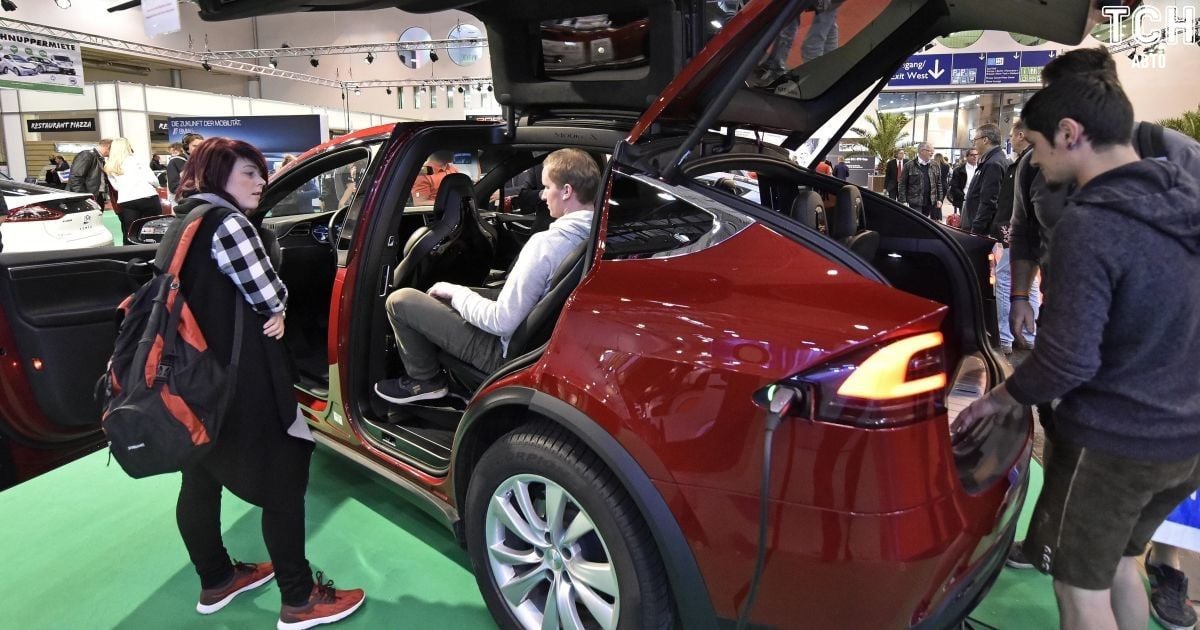 Бизнесмен готовится открыть автосалон Tesla в Украине