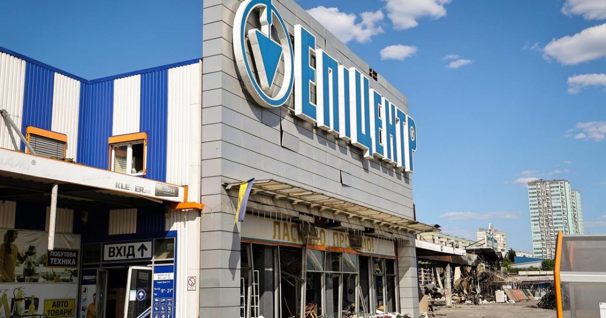 Наслідки удару по "Епіцентру" у Харкові