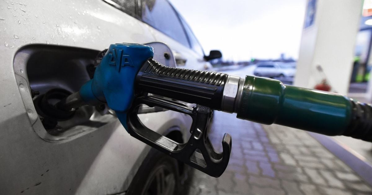 Водіям розповіли, наскільки зростає споживання пального в авто взимку