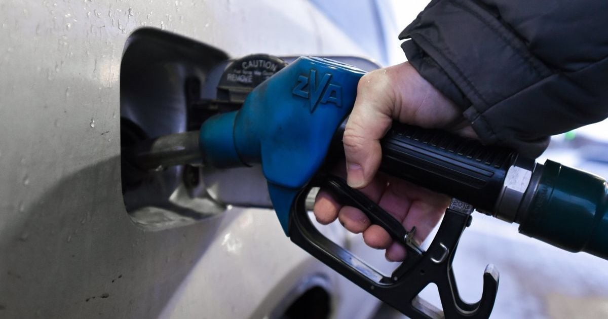 Українські мережі АЗС змінили ціни на бензин та дизельне пальне