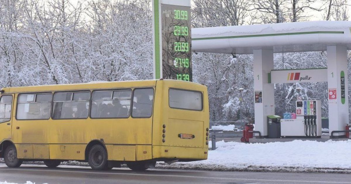 Сколько стоит заправить авто на АЗС. Средние цены на 13 декабря