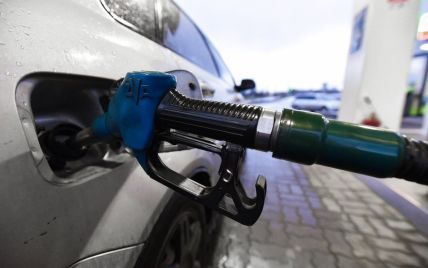 Низка українських АЗС істотно підняли ціни на бензин та дизельне пальне
