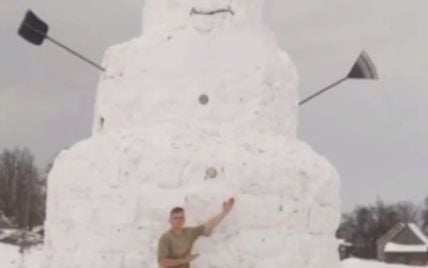 (видео) Снеговик