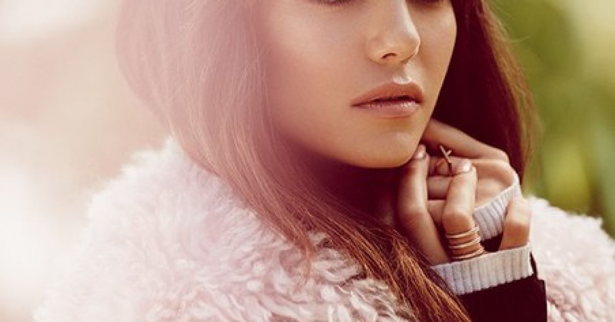 Нина Добрев в WhoWhatWear