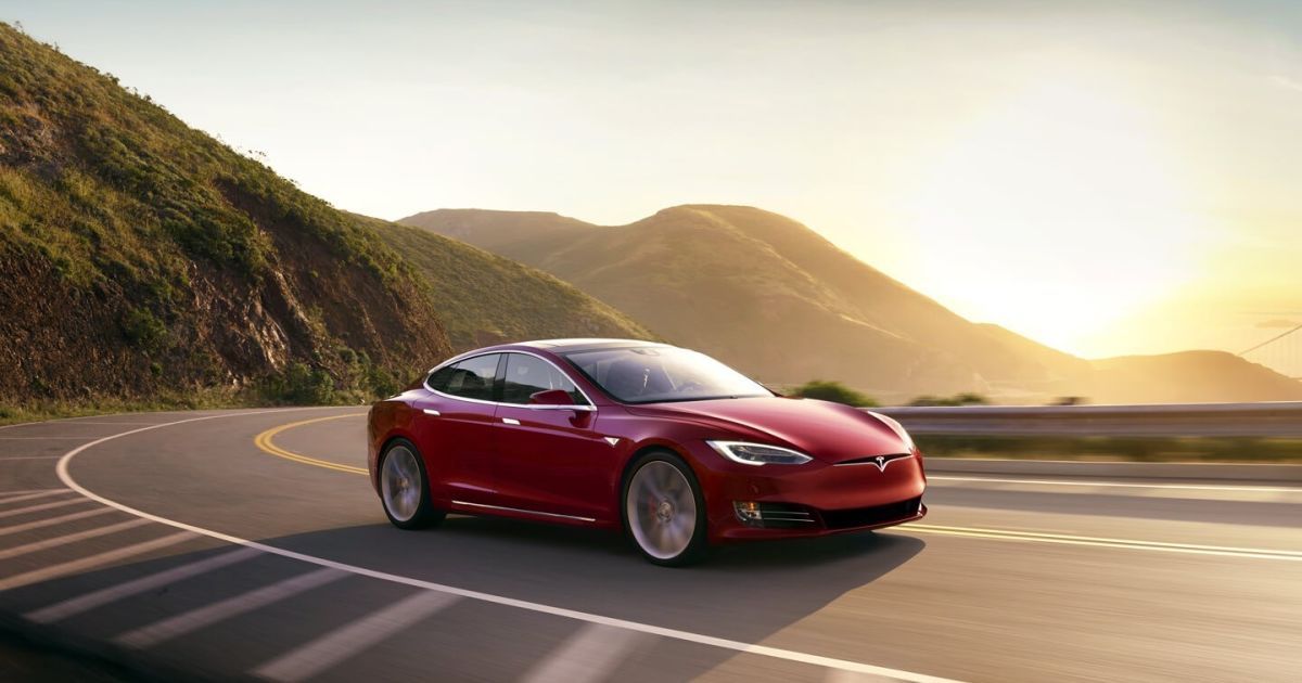 Tesla откажется от самых доступных версий Model S