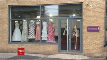 На аукционе в Лондоне представят три платья британской принцессы