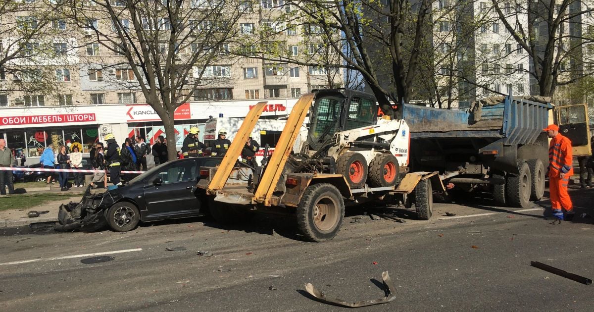 "Сигнал, удар и больше ничего не помню": очевидцы рассказали детали масштабной аварии в Днепре