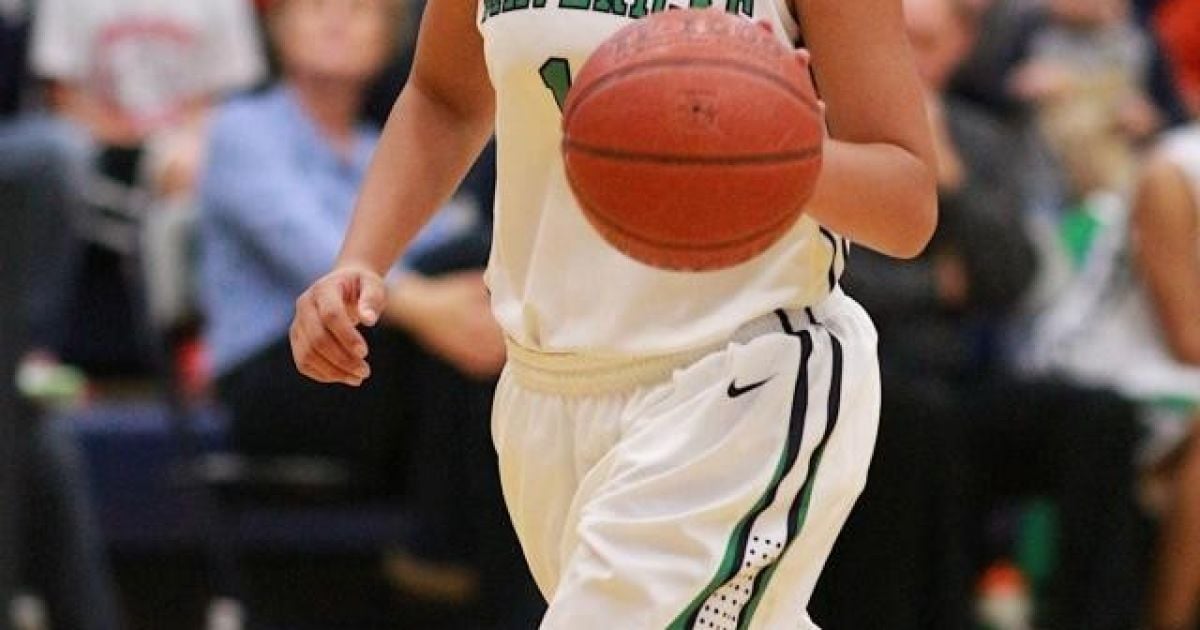 Американська баскетболістка зробила шалений кидок зі своєї половини майданчика