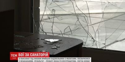 Неизвестные кувалдами разбили окна в санатории под Киевом, где живут переселенцы