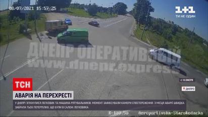 Новини України: троє людей постраждали внаслідок аварії поблизу Дніпра