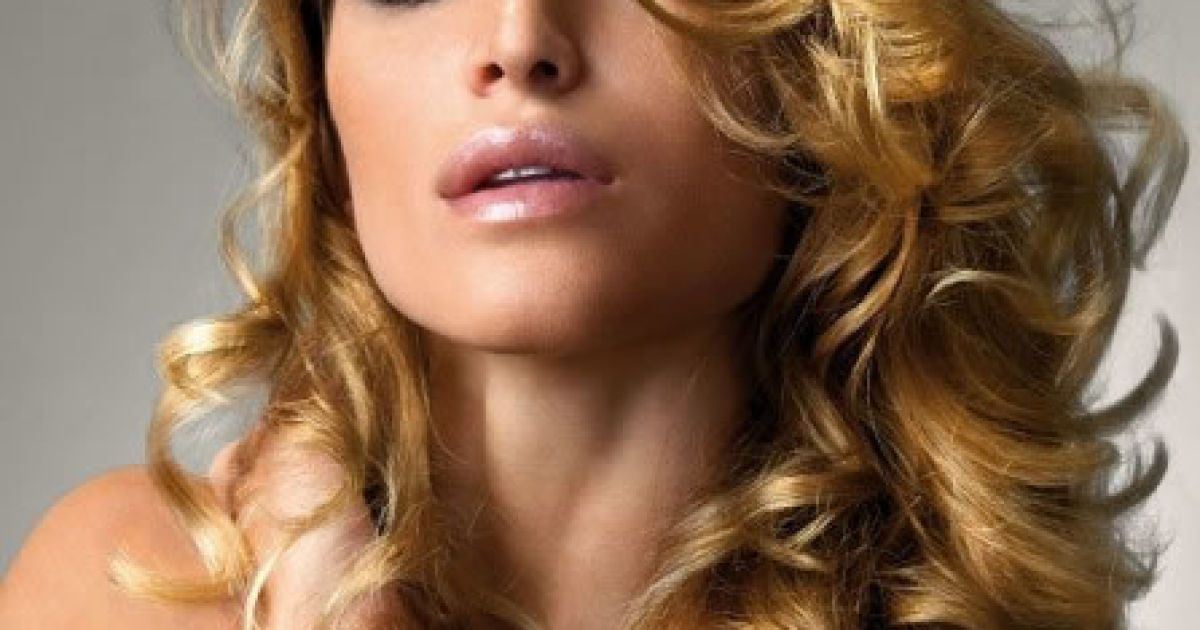 Бьюти-лайфхак: завивка волос с помощью туалетной бумаги