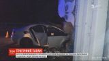 На Днепропетровщине авто на полной скорости врезалось в бетонную стелу, водитель погиб