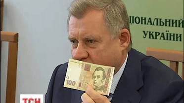 У національному банку показали усі 19 рівнів захисту нової стогривневої купюри