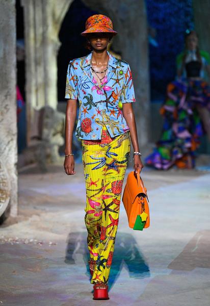 Коллекция Versace трет-а-порте сезона весна-лето 2021 / © East News