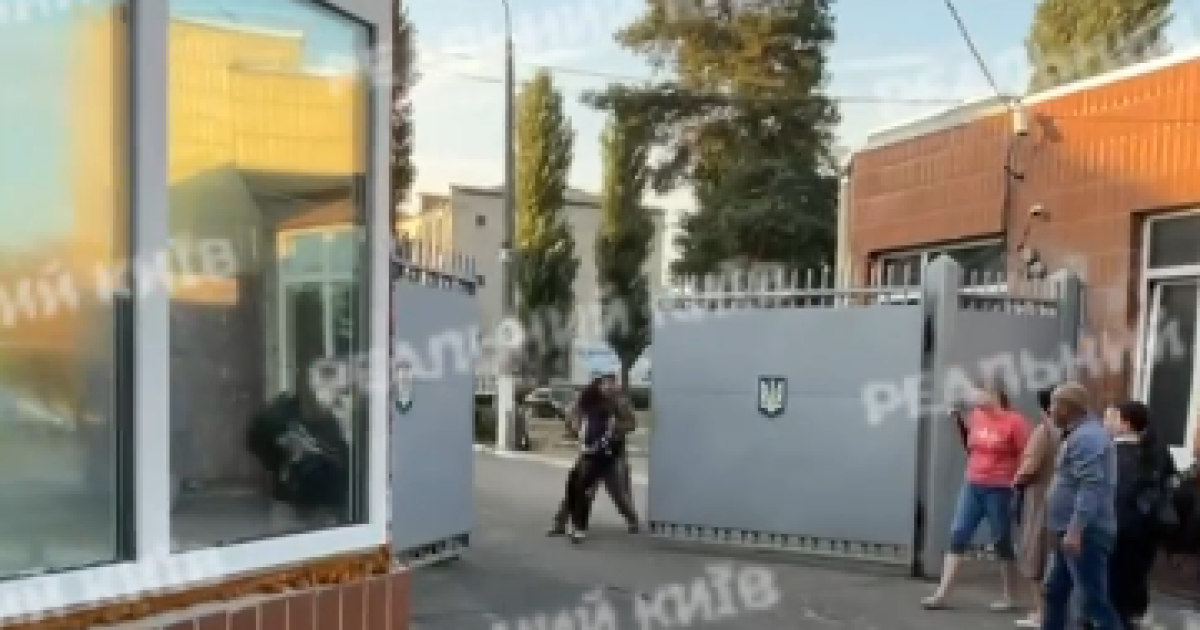 Драка возле Киевского городского ТЦК