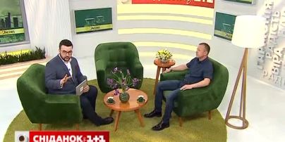 Украинские гонщики прославляют Украину на машине с вышивкой