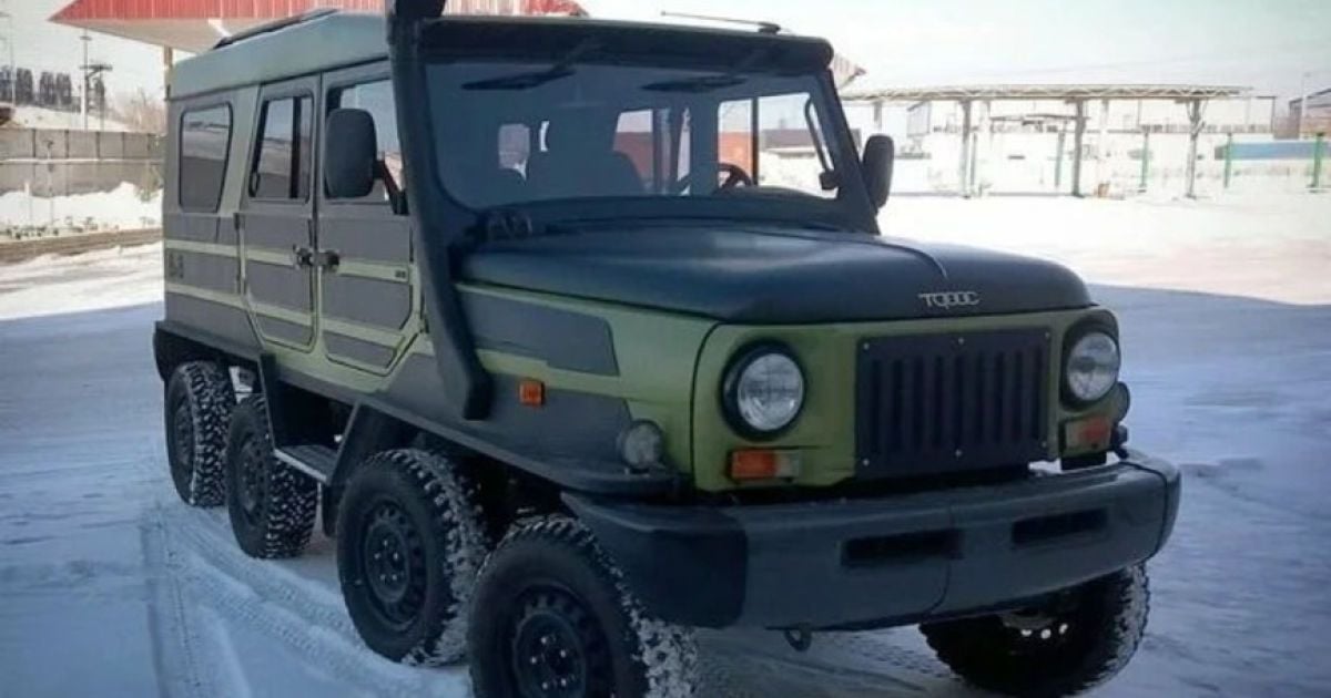 В Сибири "ЛуАЗ" переделали в восьмиколесный вездеход