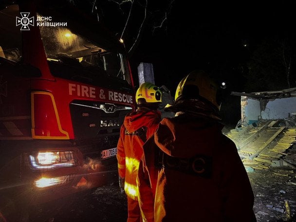 Наслідки нічної атаки на Київщину / © ДСНС