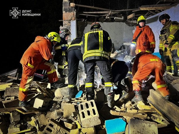 Наслідки нічної атаки на Київщину / © ДСНС