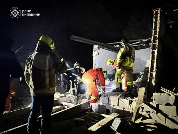 Наслідки нічної атаки на Київщину / © ДСНС