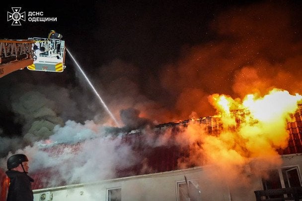 Великий обласний центр у вогні: зруйновані будинки, загинуло подружжя (фото)