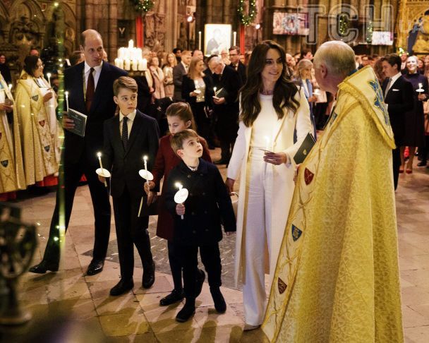 Princess Catherine of Wales with her husband and children at a Christmas party in 2023 / © Associated Press