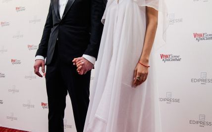 С мужем и в короне: Ольга Горбачева вышла на красную дорожку в образе принцессы