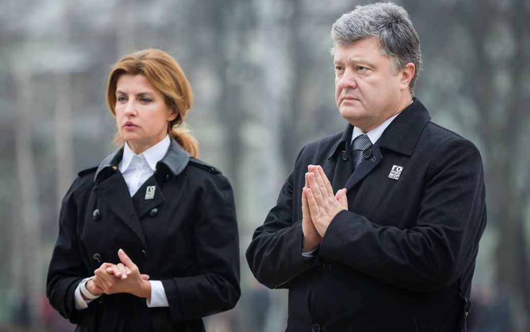 Петр и Марина Порошенко поминают жертв Голодомора / © Facebook / Петр Порошенко