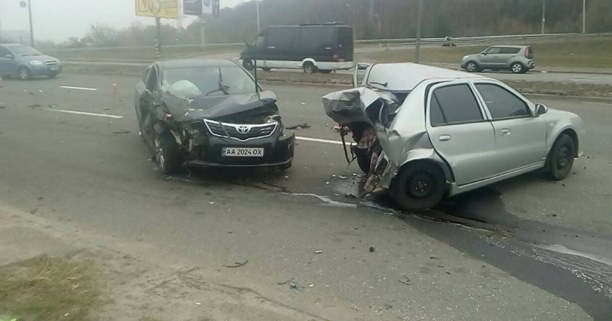На одній із київських вулиць сталася друга моторошна ДТП за тиждень / © Facebook/Киев автомобильный