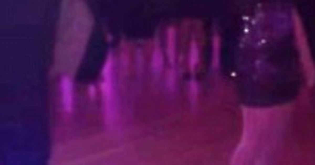 Находчивые молодожены удивили гостей зажигательным свадебным танцем