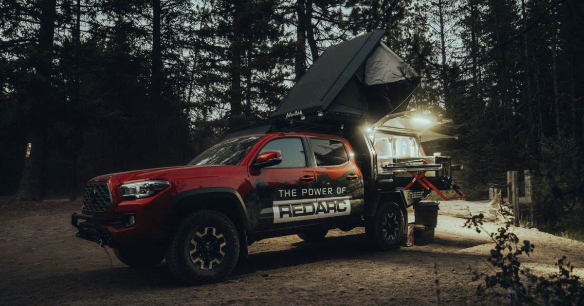 Австралийцы превратили Toyota Tacoma на кемпер, который сможет заряжать электронные устройства