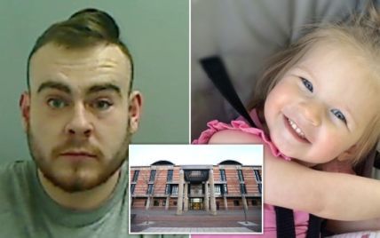 Напав, щойно мати пішла на роботу: бойфренд жінки до смерті забив її 2-річну доньку, яка називала його "татом"