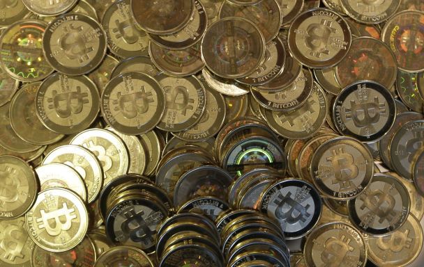 12 ноября 2020 года криптовалюта Bitcoin поднимается выше 16 тысяч долларов / © Associated Press