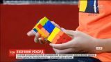 Китайський підліток встановив новий рекорд із збирання кубика Рубіка