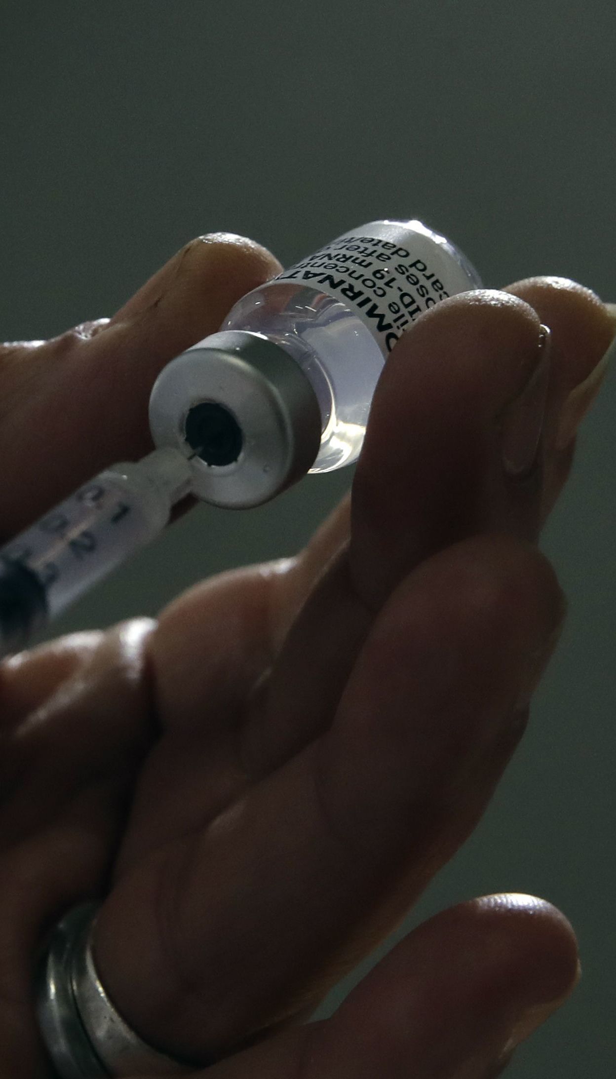 Вакцинация от коронавируса: сколько украинцев привили за сутки