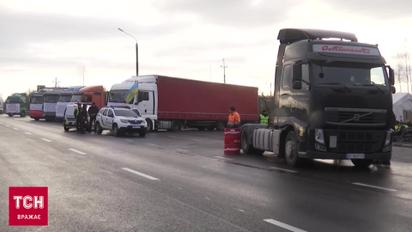 Чтобы проехать 5 км надо выстоять месяц. Поляки непреклонны в вопросах блокирования границы