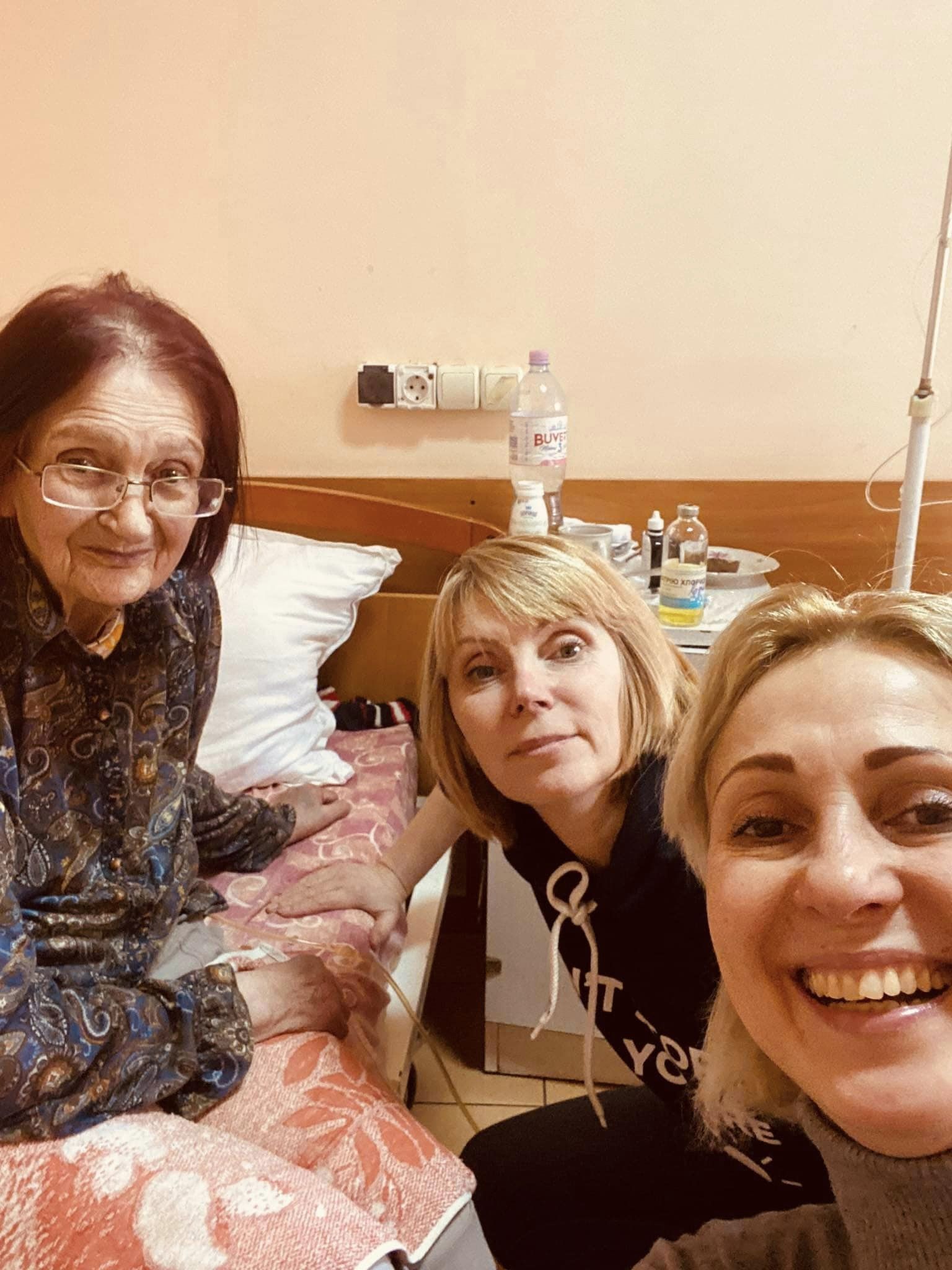 Подруги Риммы Зюбиной с ее мамой / © www.facebook.com/z.rimma.z