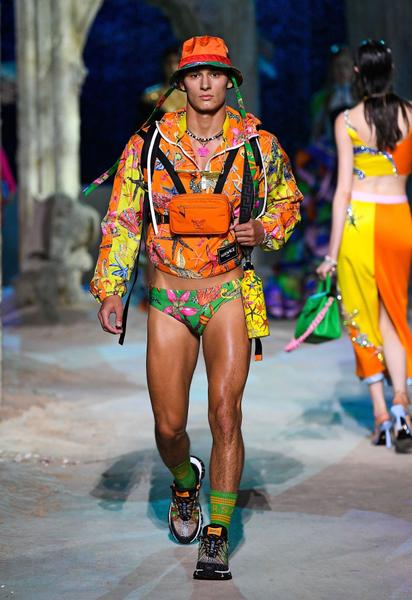Коллекция Versace трет-а-порте сезона весна-лето 2021 / © East News