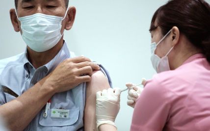 Вимагає менших доз: у Японії випробовують нову вакцину проти COVID-19