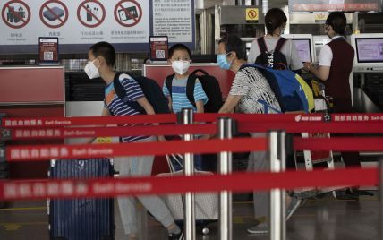 Вспышка коронавируса в Китае: в Пекине отменили почти 70% авиарейсов